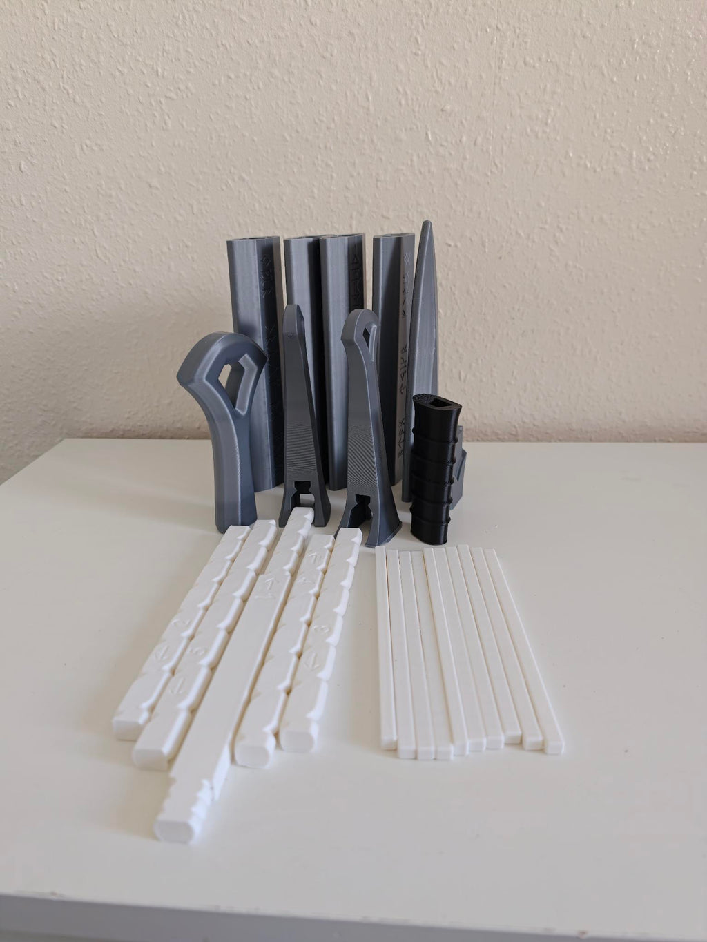 3D Printed Lord ot the Rings Andúril Sword Kit – Screw Assembly – Full Colour -